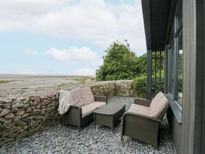 Terrace/patio - Driftwood Cottage nr Ulverston (Ulverston)