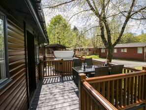 Outdoor dining - Robin's Lodge, Troutbeck Bridge (Windermere)