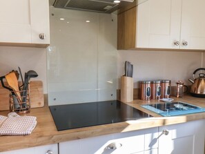 Private kitchen - Tulip Lodge in Runswick Bay. (Saltburn-by-the-Sea)