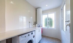 Interior - Casa Solvara - Multiple Pools 5min Beach Access (Marbella)