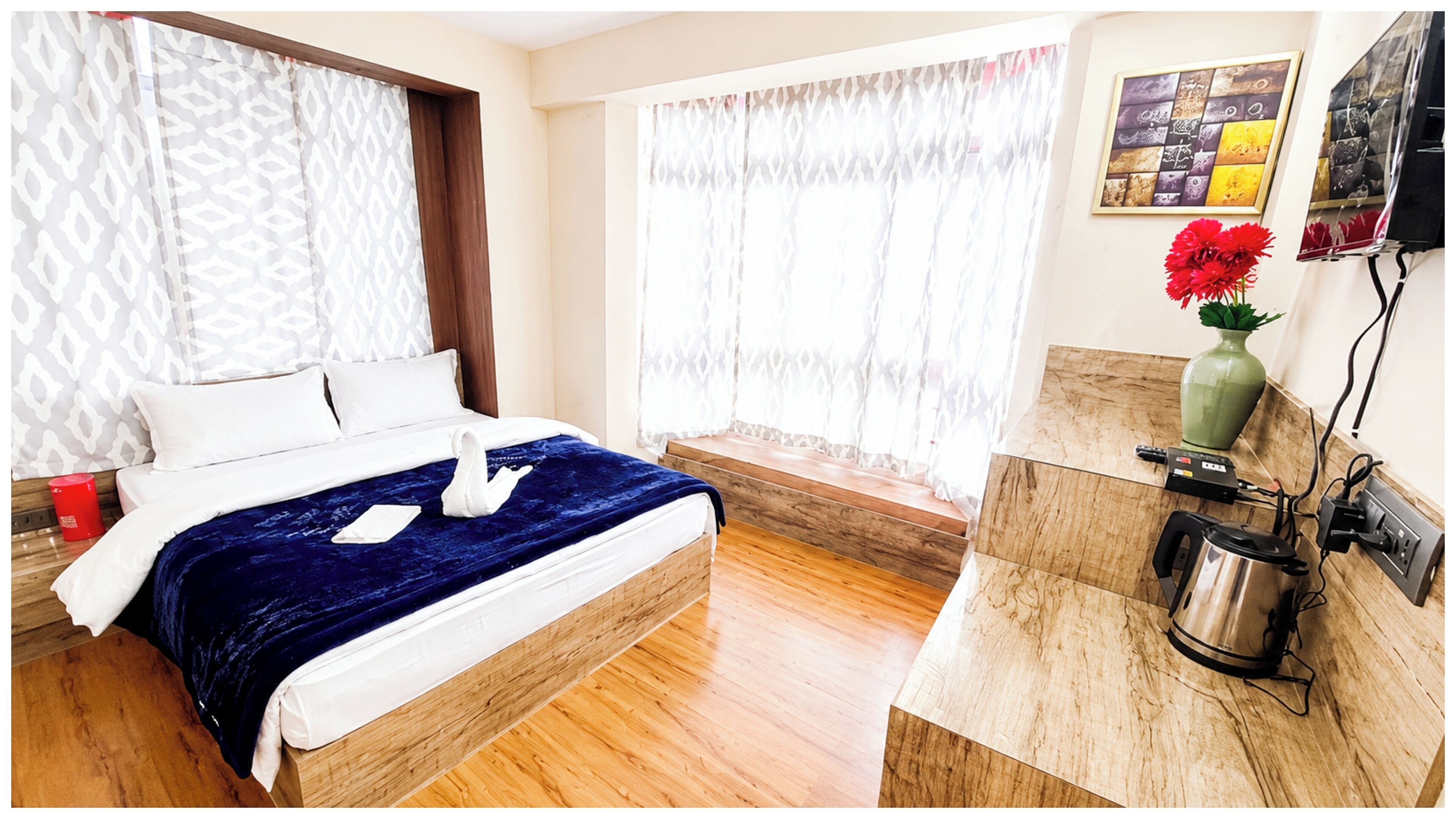 Hypo-allergenic bedding, desk, soundproofing, free WiFi