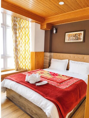 ห้องดีลักซ์ดับเบิล, วิวภูเขา | เครื่องนอนป้องกันสารก่อภูมิแพ้, โต๊ะทำงาน, ห้องเก็บเสียง, Wi-Fi ฟรี