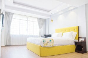 デラックス ダブルルーム マウンテンビュー | 低刺激性寝具、デスク、防音設備、WiFi (無料)