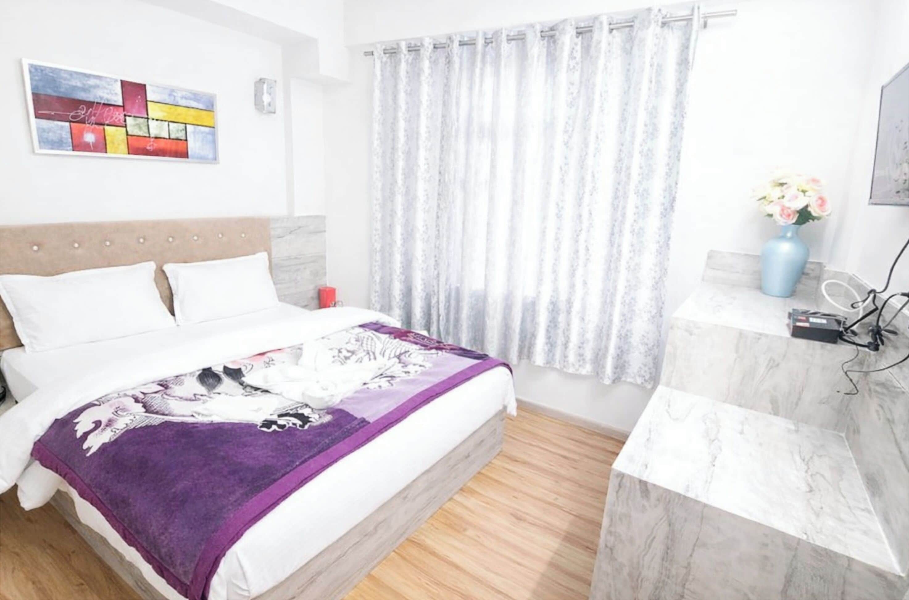 Hypo-allergenic bedding, desk, soundproofing, free WiFi