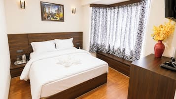 Hypo-allergenic bedding, desk, soundproofing, free WiFi