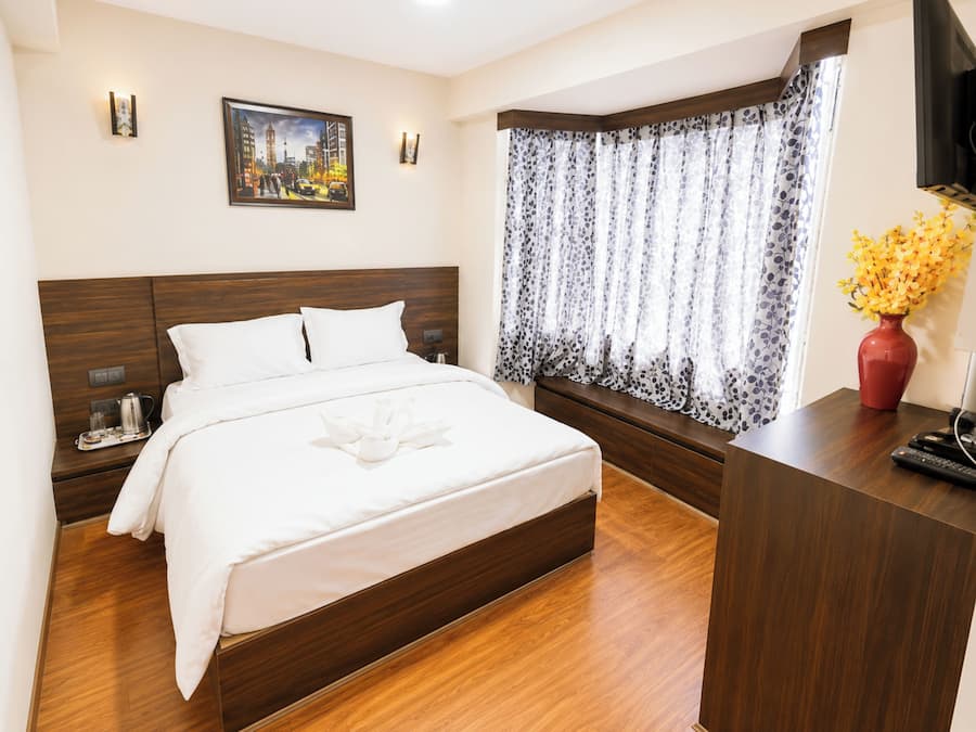 Ropa de cama hipoalergénica, escritorio y sistema de insonorización