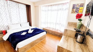 Hypo-allergenic bedding, desk, soundproofing, free WiFi