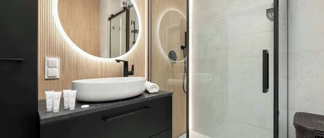 Shower, hair dryer, towels, shampoo