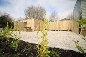 Property grounds - Countryside Retreat with Hot Tub & Playground (Ráth Mealtain)