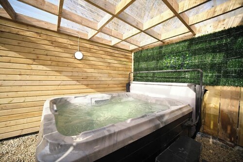 Countryside Retreat with Hot Tub & Playground