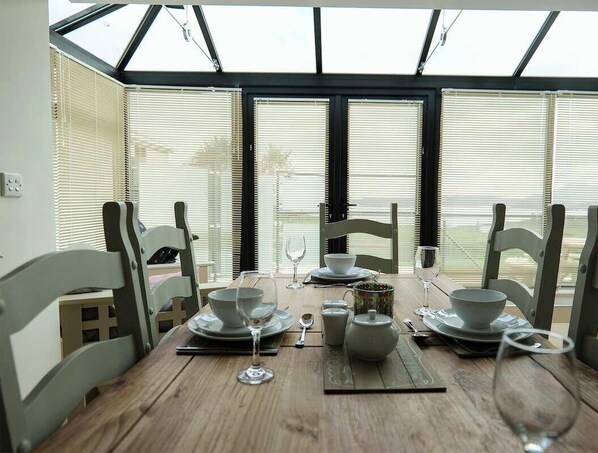 Dining - Atlantic View Retreat (Sleeps 6,Pet Friendly,Wifi) (Downings)