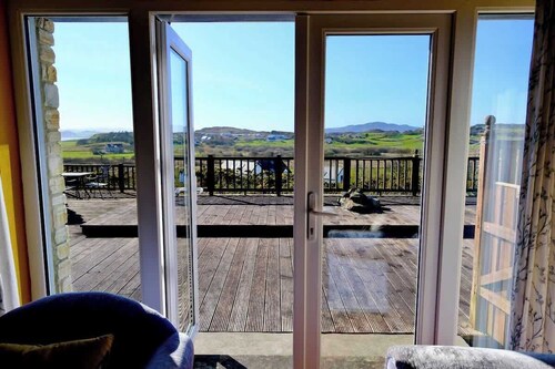 Bungalow with Sea & Mountain Views I Huge Decking