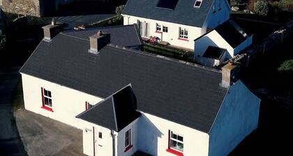 Sea View Cottage, Pet Friendly, Quiet, Peaceful