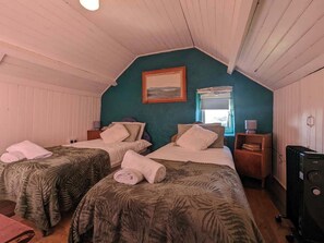 2 bedrooms, iron/ironing board, travel cot, WiFi