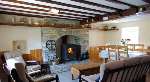 Quiet Country Farmhouse, Sleeps 12