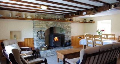 Quiet Country Farmhouse, Sleeps 12