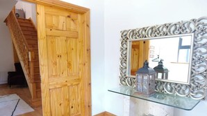 A wooden door, a glass shelf with a mirror, and a staircase. - 4BR Workers Accommodation | Sleeps 7 | Wi-Fi (Letterkenny)