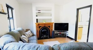 TV - 4BR Workers Accommodation | Sleeps 7 | Wi-Fi (Letterkenny)