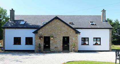 4BR Workers Accommodation | Sleeps 7 | Wi-Fi