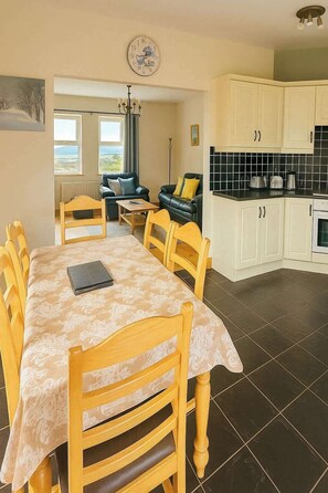 Interior - Stunning Sea Views, Pets Welcome, Sleeps 9 (Carraig Airt)