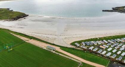 8 Guests, Private Garden, Located Near Beach