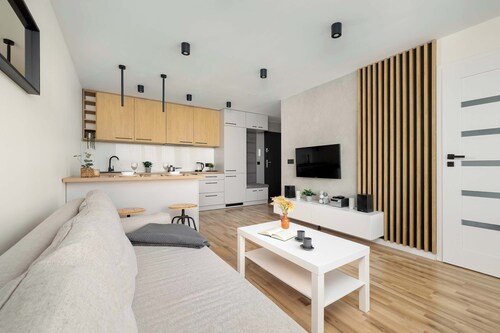 Cozy Apartment in Sosnowiec | Balcony | Workspace