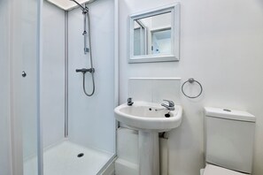 Shower, hair dryer, towels, shampoo - Host & Stay | Llanberis (Gwynedd)