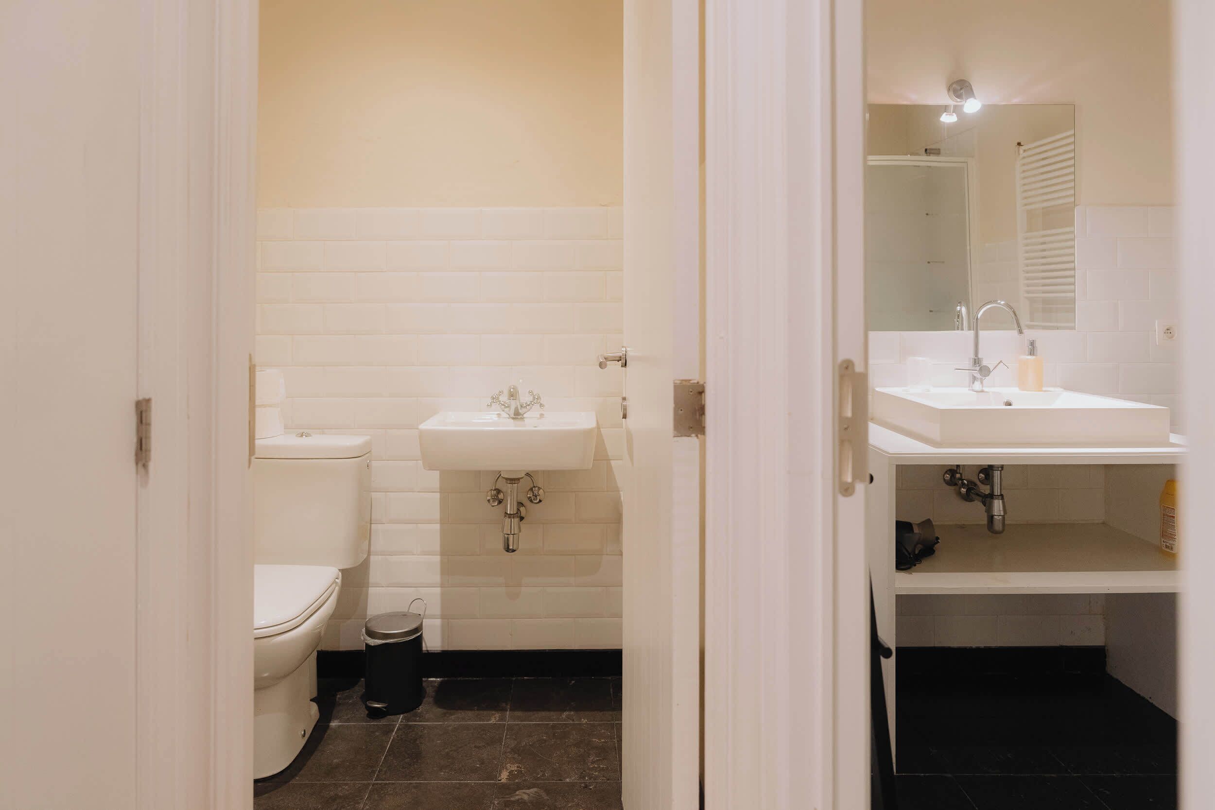 Shower, hair dryer, towels, shampoo