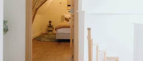 2 habitaciones, escritorio, cuna de viaje y wifi