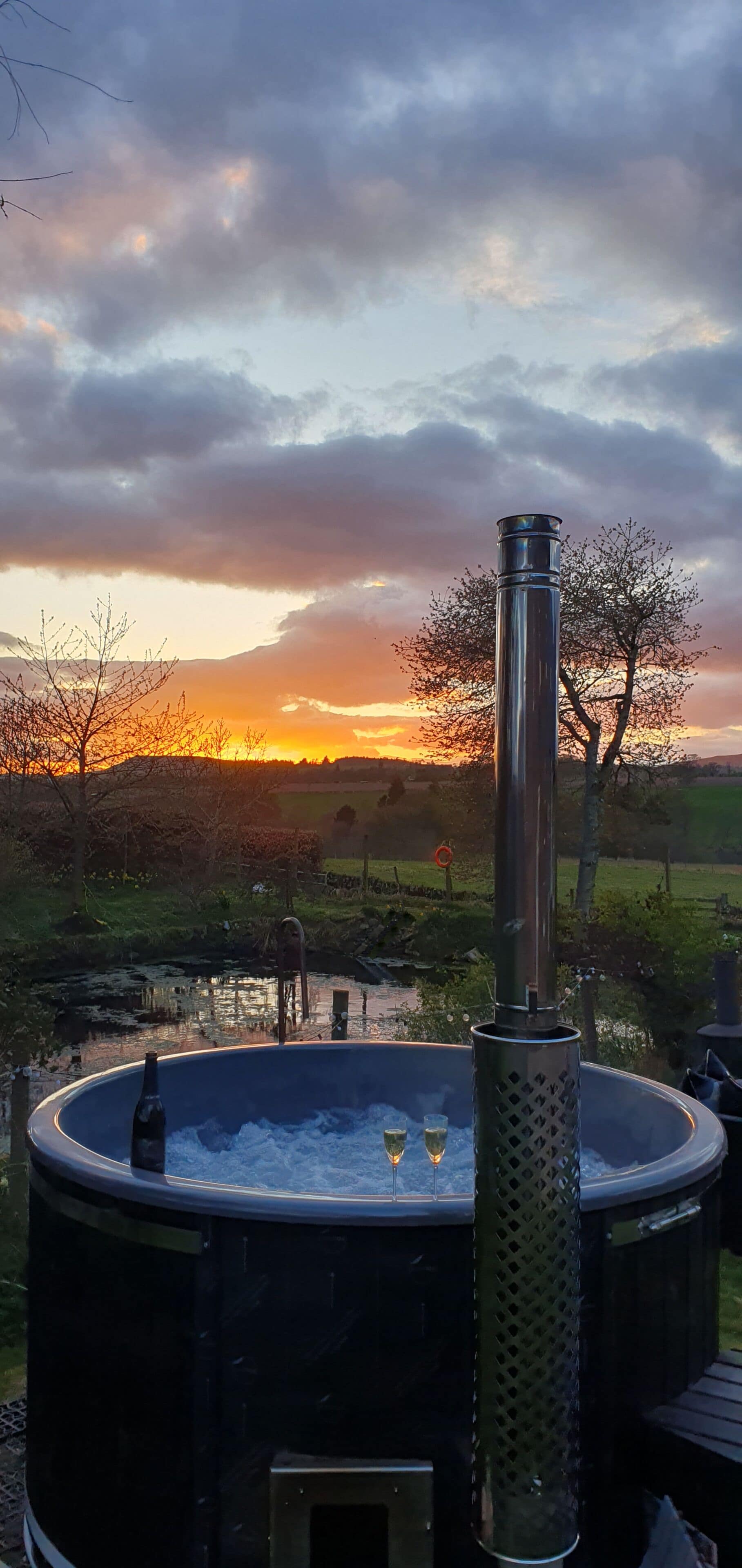 Outdoor spa tub