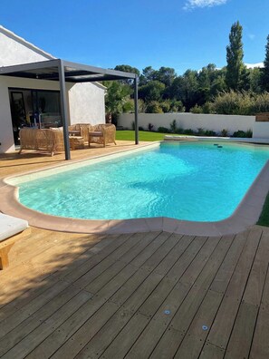 Outdoor pool - VILLA IN PROVENCE WITH LARGE SWIMMING POOL (Saint-Cannat)