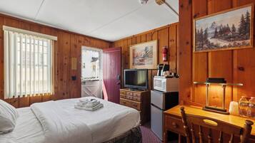 Standard Room, 1 Queen Bed