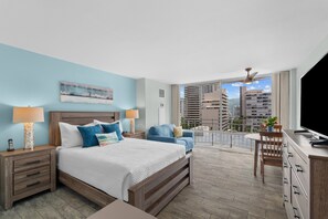 Iron/ironing board, free WiFi, bed sheets - Comfy studio in Heart of Waikiki! Quick walk to beach, close to Ala Moana! (Honolulu)
