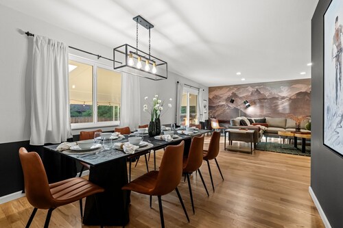 New! Highline Haus | Walk to Shows | Billiards, Hot tub, Theater
