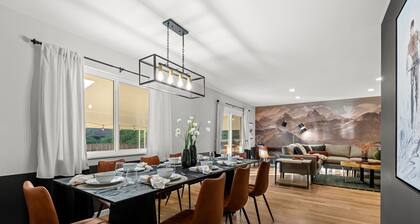 New! Highline Haus | Walk to Shows | Billiards, Hot tub, Theater