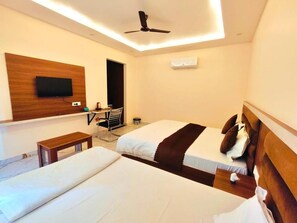 Habitación triple Confort, vista a la ciudad