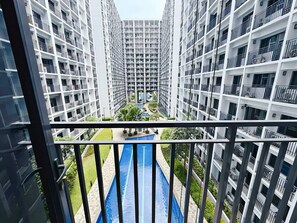 Signature Apartment | View from room - Budget Staycation MOA WiFi Smart TV (Pasay)