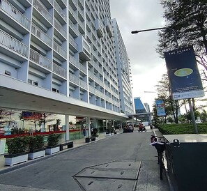 Exterior - Budget Staycation MOA WiFi Smart TV (Pasay City)