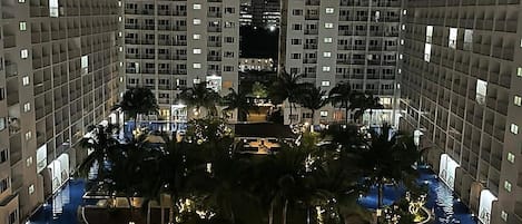 3 outdoor pools