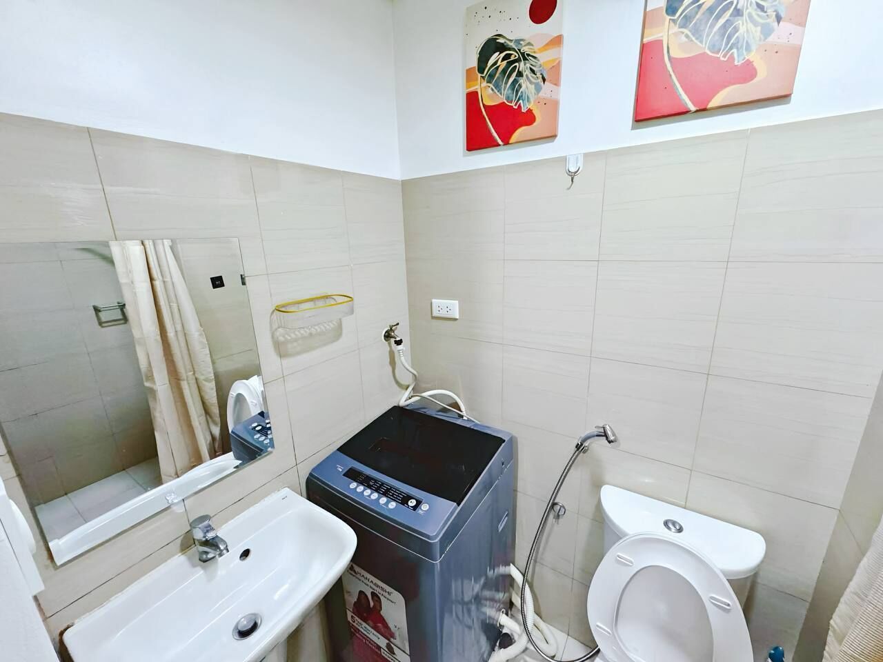 Business Apartment | Bathroom | Shower, free toiletries, towels, soap