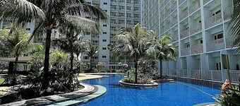 Budget Staycation MOA WiFi Smart TV