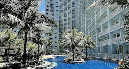 Budget Staycation MOA WiFi Smart TV