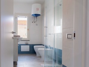 Bathroom - Beautiful  villa for 6 guests with A/C, WIFI, TV, patio and pets allowed (Dorgali)