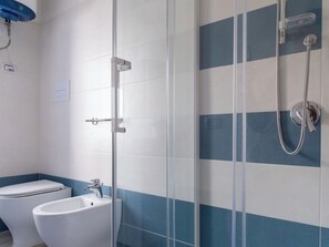 Bathroom - Beautiful  villa for 6 guests with A/C, WIFI, TV, patio and pets allowed (Dorgali)