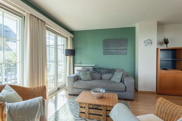 Möbel, Interior Design, Flooring, Fussboden, Couch, Zimmer, Holz, Decke, Wohnzimmer, Tabelle
