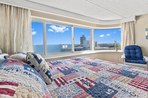Atlantis Oceanfront Studio w Panoramic Views w pool and Free Linens