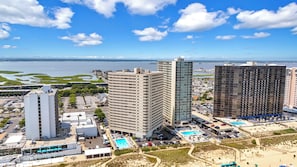 A high-rise hotel with a swimming pool, adjacent to a beach and a marina. - Atlantis Oceanfront Studio w Panoramic Views w pool and Free Linens (Ocean City)