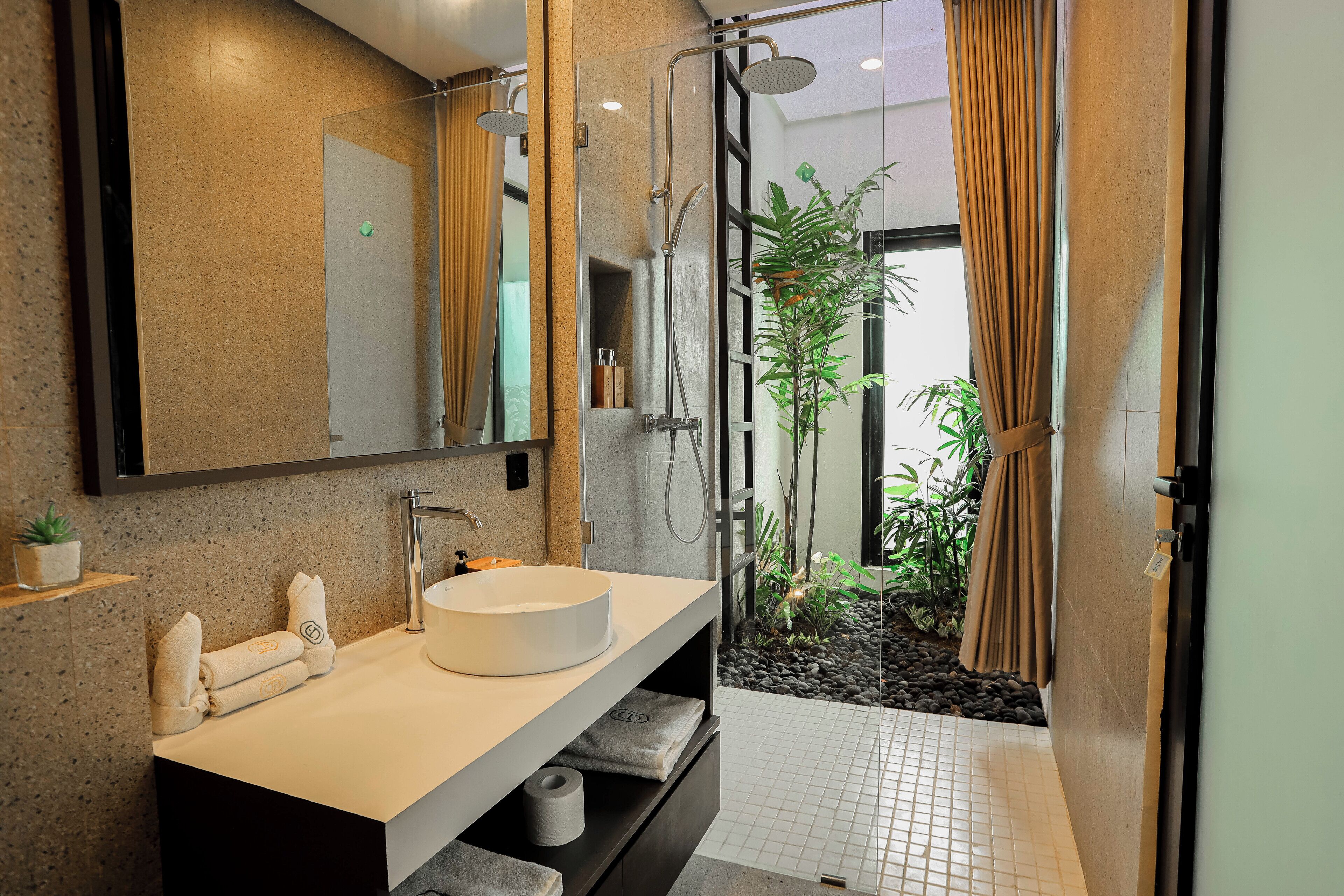 Basic Double Room, Pool View | Bathroom | Shower, towels, soap, shampoo