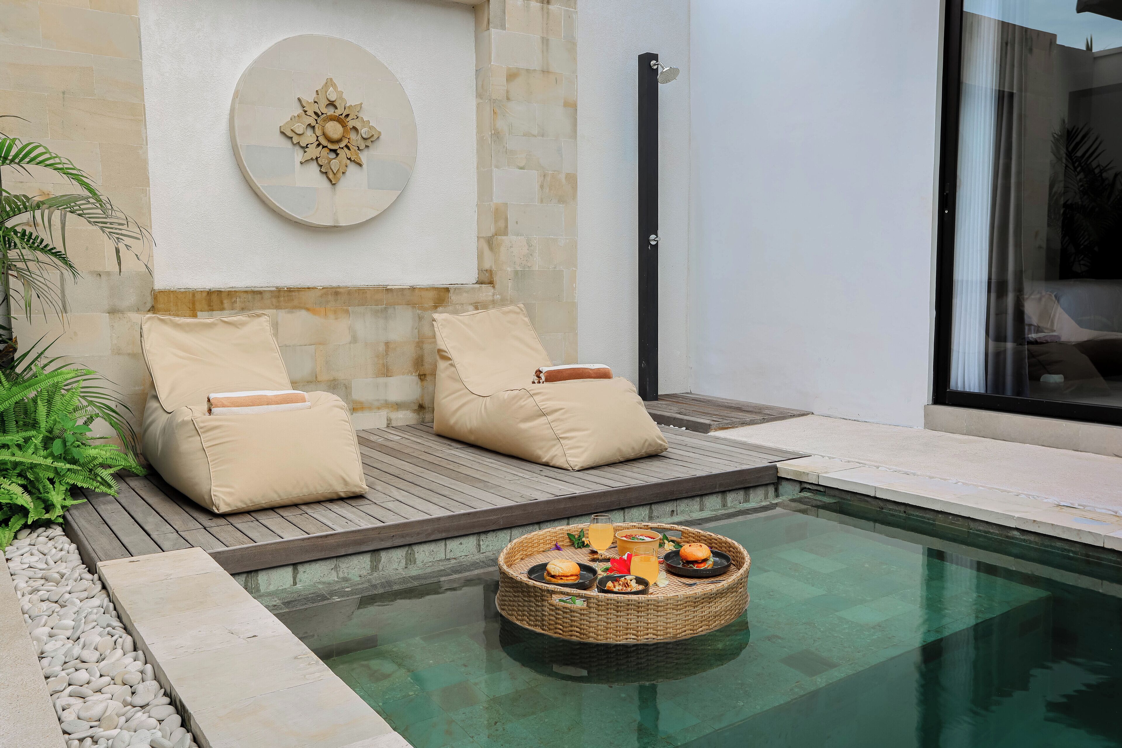 Kolam renang outdoor