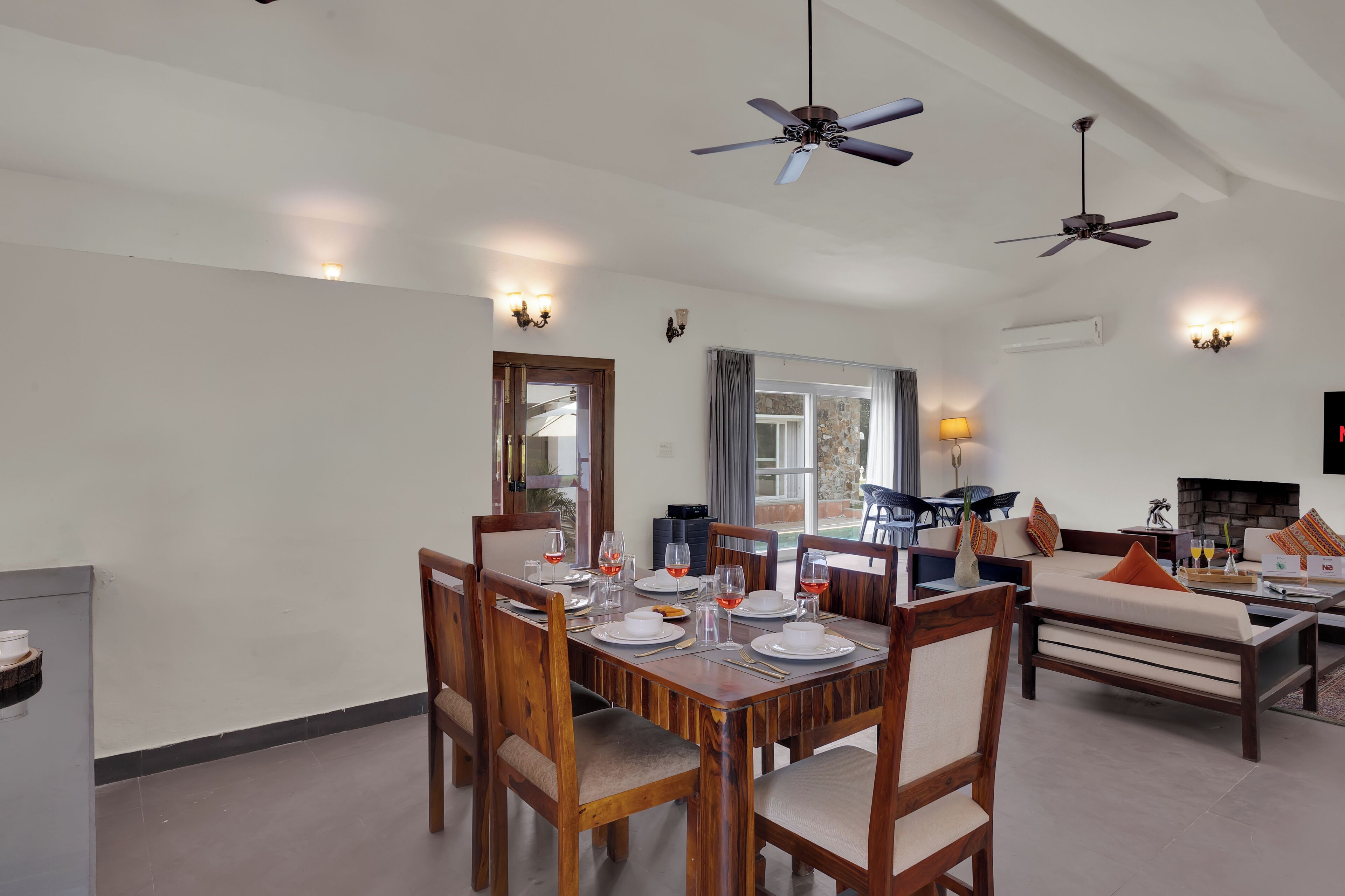 Deluxe Villa | Dining